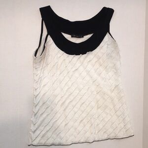 Janeric Textured Sleeveless Blouse – Black & White